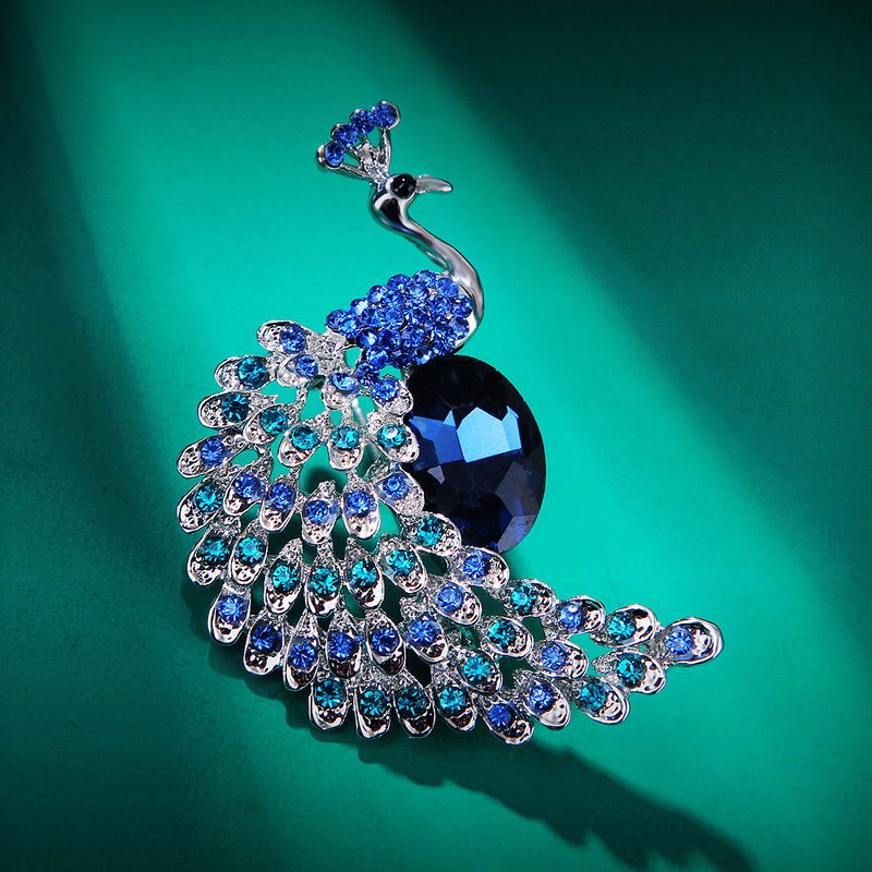 Korean fashion creative retro crystal peacock brooch alloy diamond corsage female pin clothing accessories_voghion.com