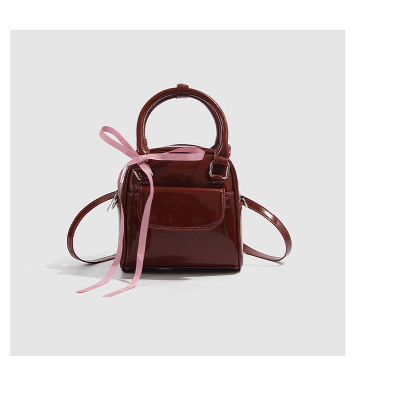 Elegante mini zaino con fiocco in pelle verniciata color cioccolato, borsa a tracolla alla moda e versatile_voghion.com