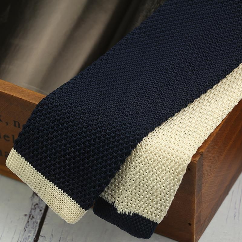 Cravatta da uomo casual in stile college britannico, 6 cm, stretta, lavorata a maglia, testa piatta, personalità versatile, color block blu e rosso_voghion.com