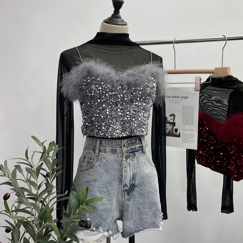 Completo due pezzi con canotta in pelliccia e paillettes + maglietta a maniche lunghe con collo alto e mezza maglia in prospettiva_voghion.com