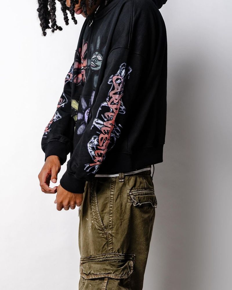 Herrenbekleidung Dunkles und lockeres Sweatshirt mit Kapuze und langen Ärmeln und antikem Persönlichkeitsdruck_voghion.com