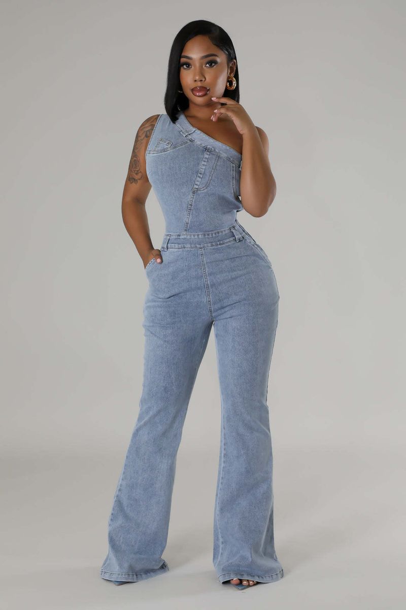 Abbigliamento da donna, spalla obliqua, vita stretta, tuta in denim lavato elastico sottile, pantaloni svasati_voghion.com