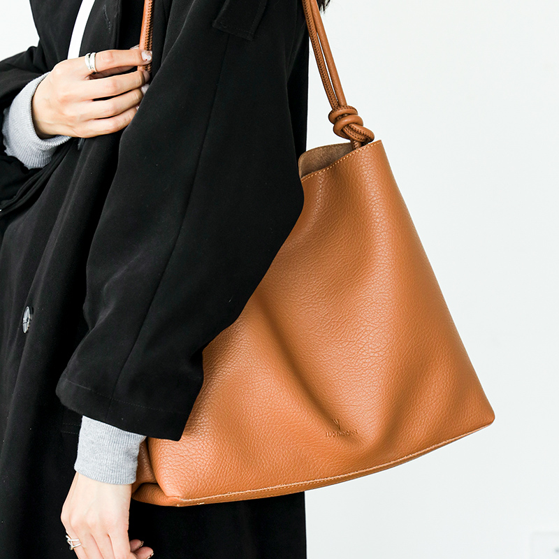 Borsa da donna di design di nicchia autunno/inverno 2022 new fashion texture piccola borsa a tracolla trasparente borsa a secchiello ascella portatile_voghion.com