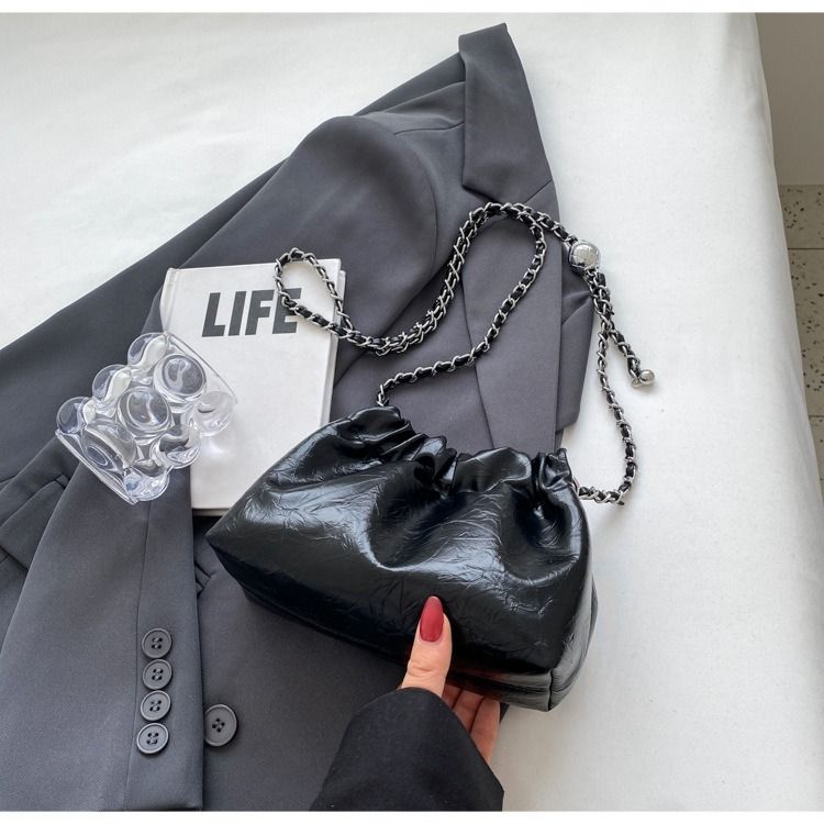 2024 Nuova borsa da donna, piccola e lussuosa, borsa a nuvola piegata, borsa a tracolla con tracolla a catena, borsa a secchiello monospalla alla moda e versatile_voghion.com