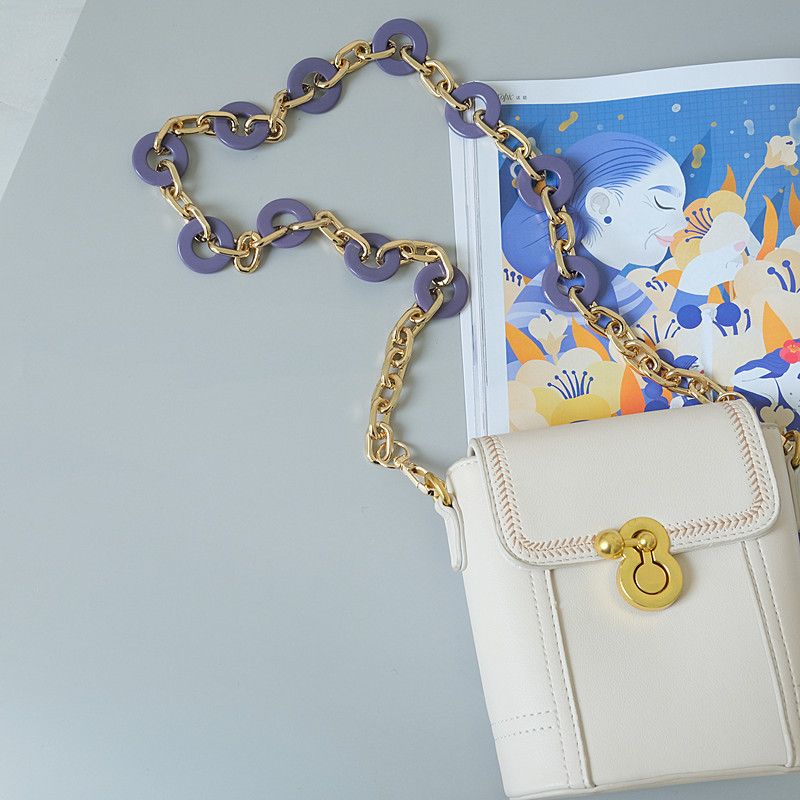 Borsa da donna in resina acrilica colorata, rotonda, fatta a mano, con decorazione in metallo staccabile e tracolla a catena_voghion.com