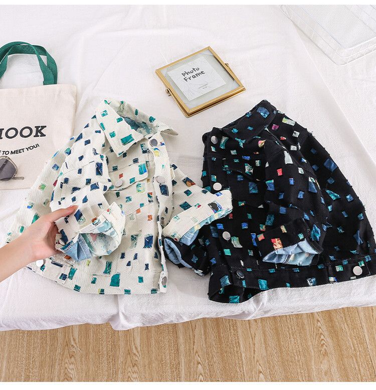 Giacca elegante e raffinata con fondo colorato ritagliato per mamma e bambini_voghion.com