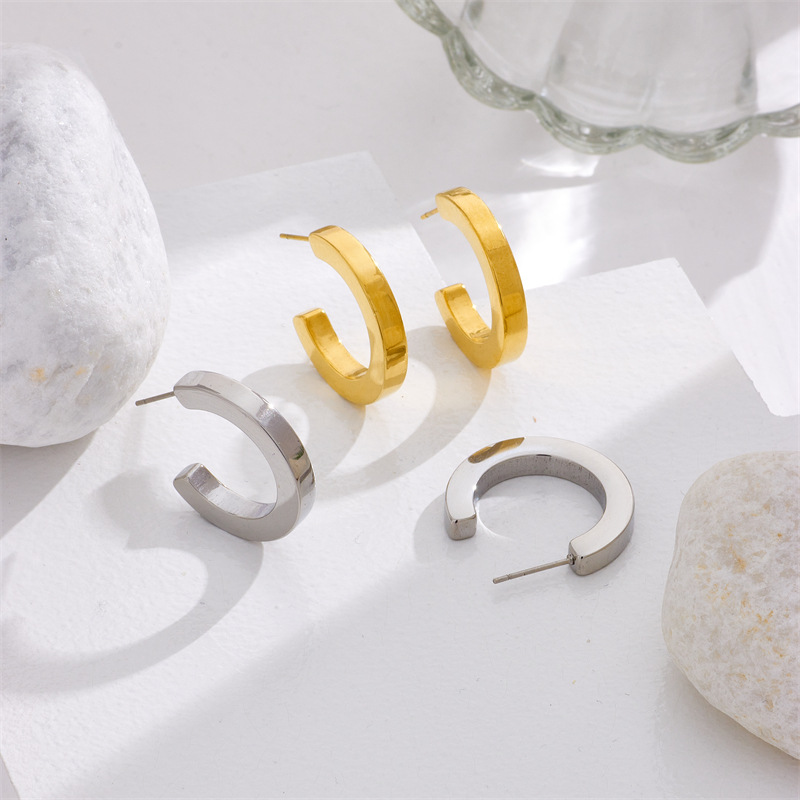 Niche fashion minimalist versatile metal retro temperament advanced C-shaped three-dimensional titanium steel semi-circular simple earrings_voghion.com