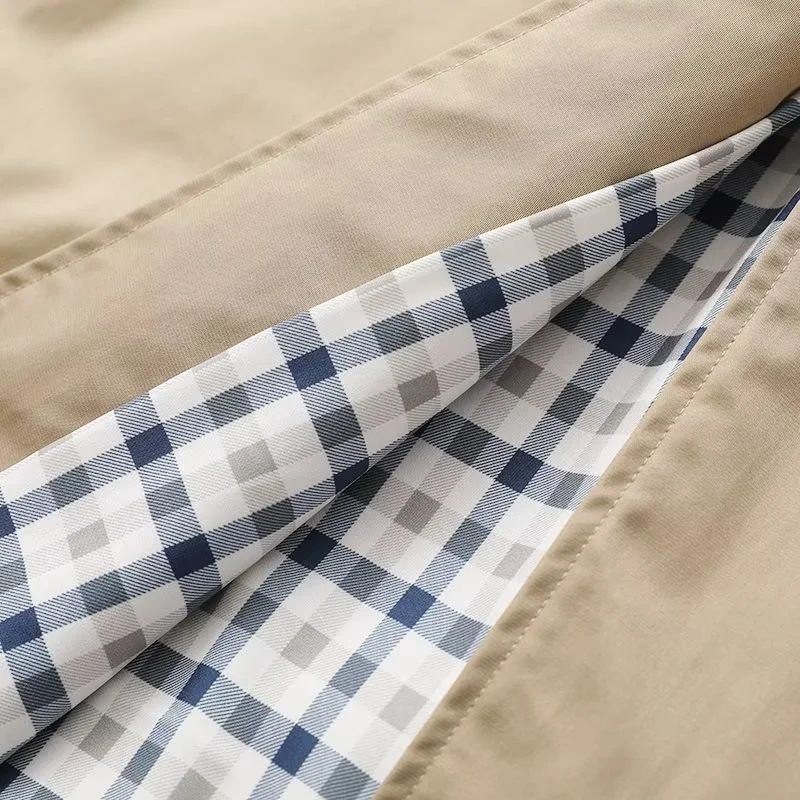 Trench da lavoro alla moda da donna: elegante giacca monopetto con revers, in poliestere leggero, look vintage invecchiato, casual e streetwear_voghion.com