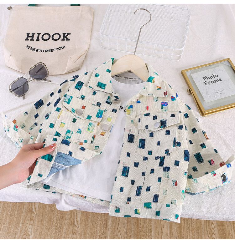 Giacca elegante e raffinata con fondo colorato ritagliato per mamma e bambini_voghion.com