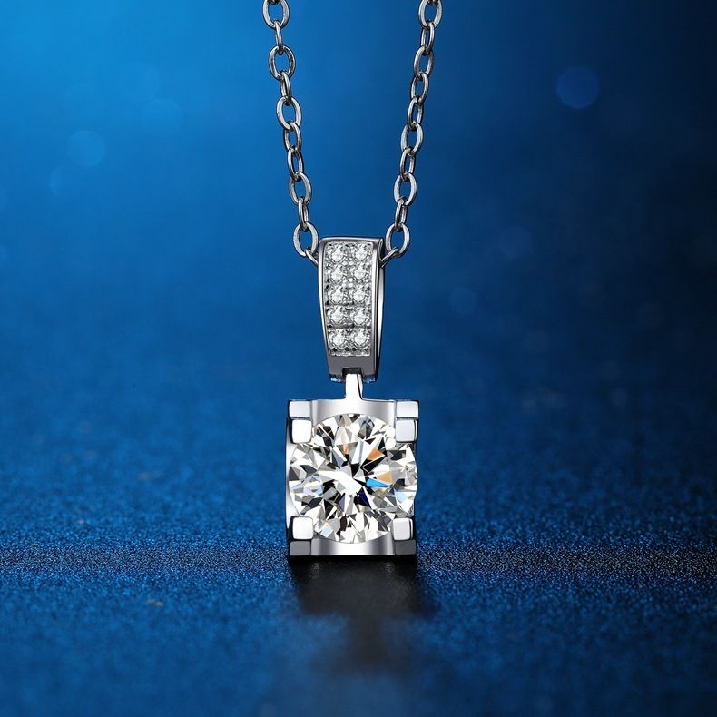 Classico ciondolo a forma di testa di toro in argento sterling micro intarsiato per donna Collana in argento con clavicola in moissanite Gioielli in argento_voghion.com