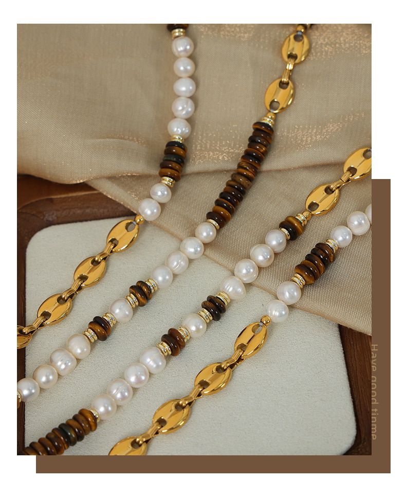 Neues Nischendesign, leichte Luxus-Halskette aus hochwertigem Titanstahl mit vergoldetem Tigerauge-Stein und Süßwasserperlen_voghion.com