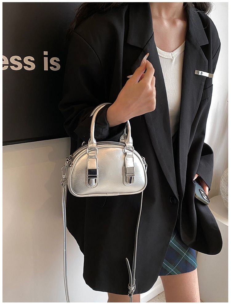 Fashionable Hand-held Bowling Bag For Women 2024 New Item Niche Retro Shell Bag High-end And Versatile Shoulder Bag Crossbody Bag_voghion.com