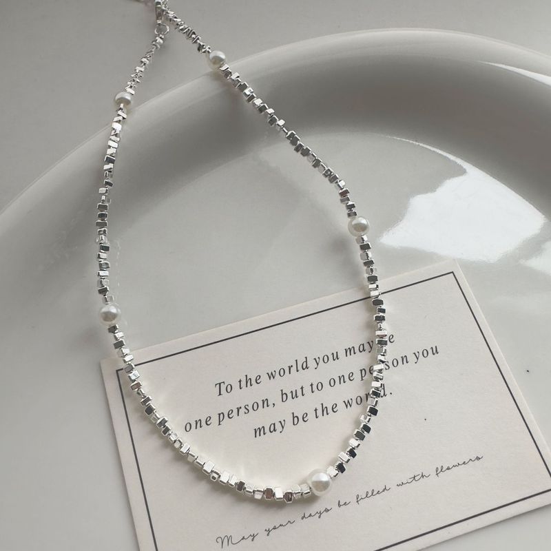 Collana di perle finte in argento francese design di nicchia femminile 2024 nuovo stile stile caldo collana di lusso leggera catena clavicola accessori_voghion.com