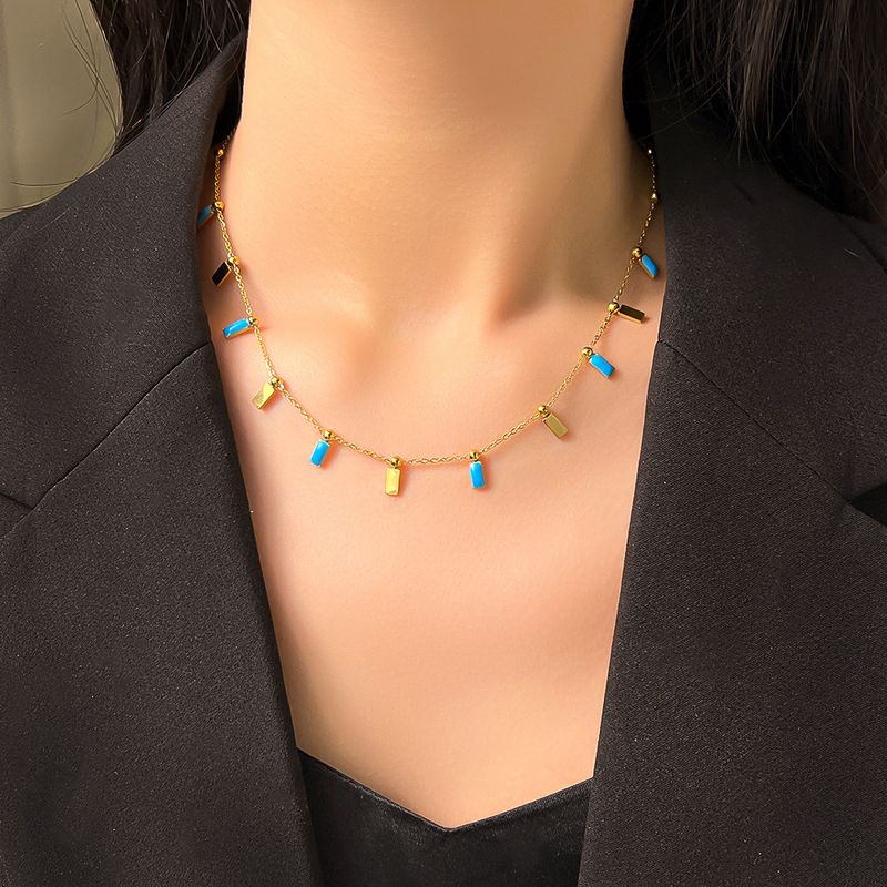 Collana a strati impilati, irregolare, in acciaio al titanio placcato oro, per donna, con design di nicchia alla moda_voghion.com