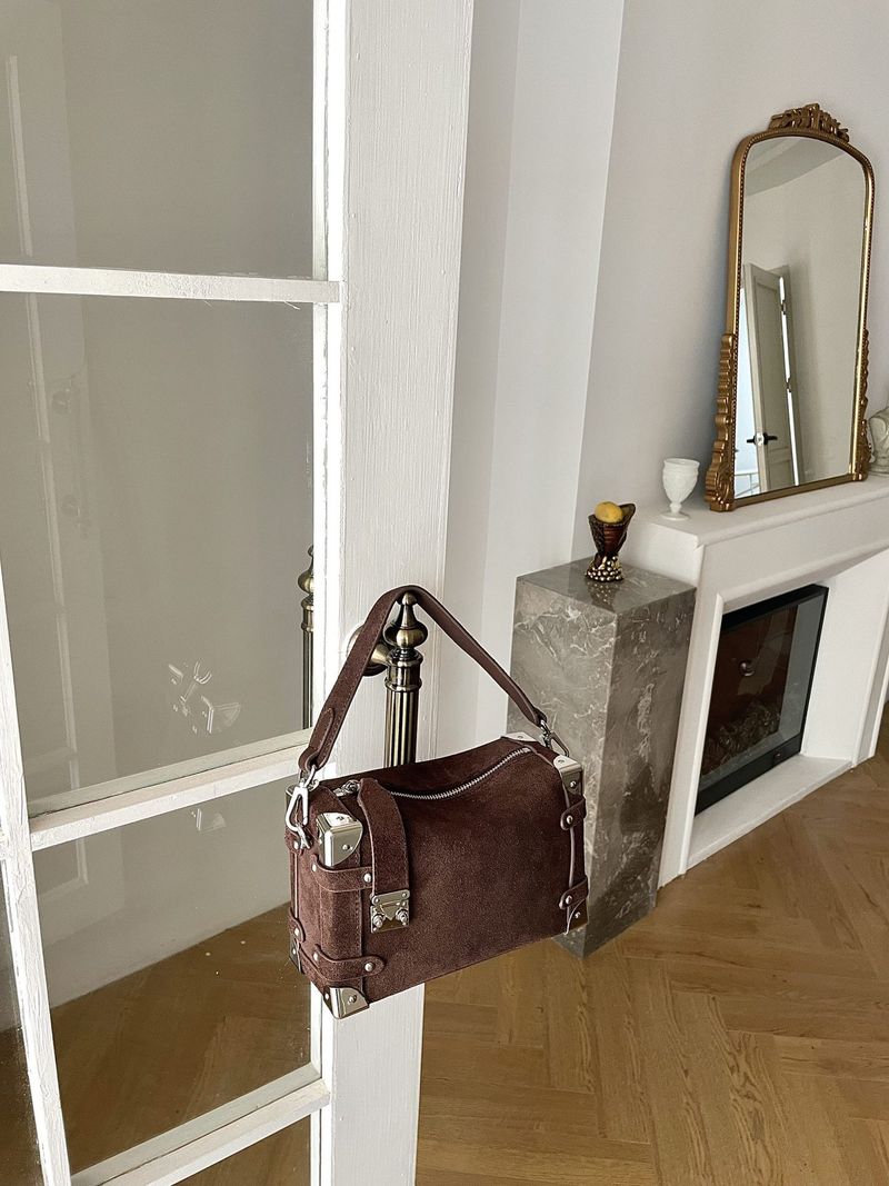 2025 Spring And Summer New Genuine Suede Rivet Square Soft Box Crossbody Bag Women's Pillow Bag High-grade Feeling Fashion Versatile Casual Daily_voghion.com