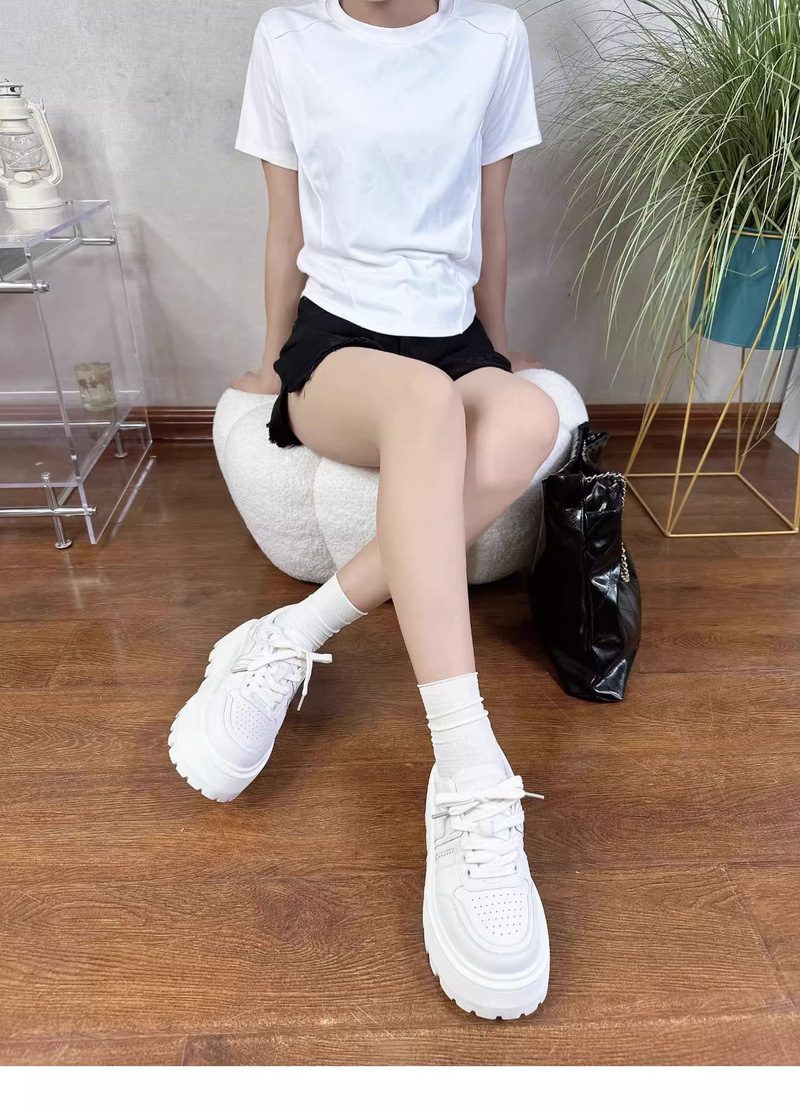 Europäische Waren Fan Biskuit Dicken Boden Erhöhung Kleine Weiße Schuhe Weibliche Panda Schuhe Frühling Neue Leder Kleine Casual Turnschuhe_voghion.com