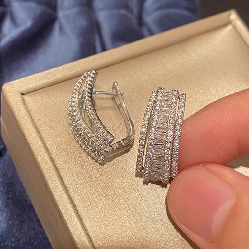 Orecchini di lusso leggeri di Cao Shi per donna, alla moda e di alta qualità, accessori brillanti, stile coordinato con l'abito da sera_voghion.com
