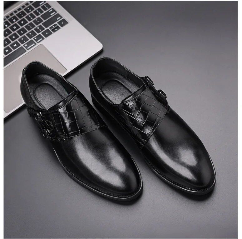 In der Frühlings- und Herbstsaison sind modische, verschleißfeste Freizeitschuhe aus Leder beliebt._voghion.com