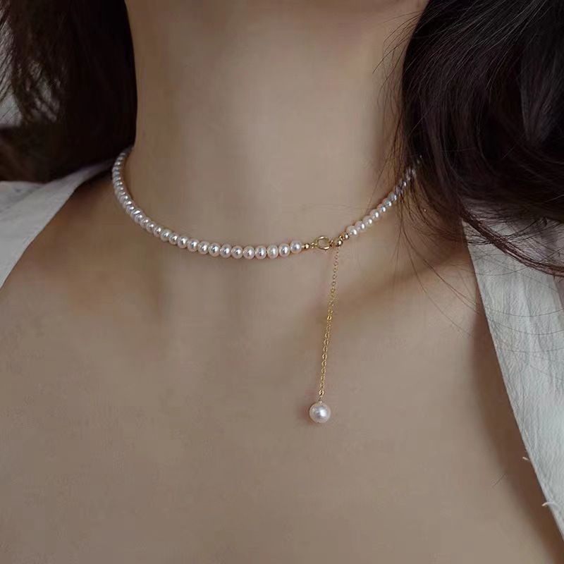 Collana classica alla moda con catena di perle e clavicola, leggera e di lusso, design di nicchia femminile, nuova collana semplice e temperamento 2023 ins_voghion.com