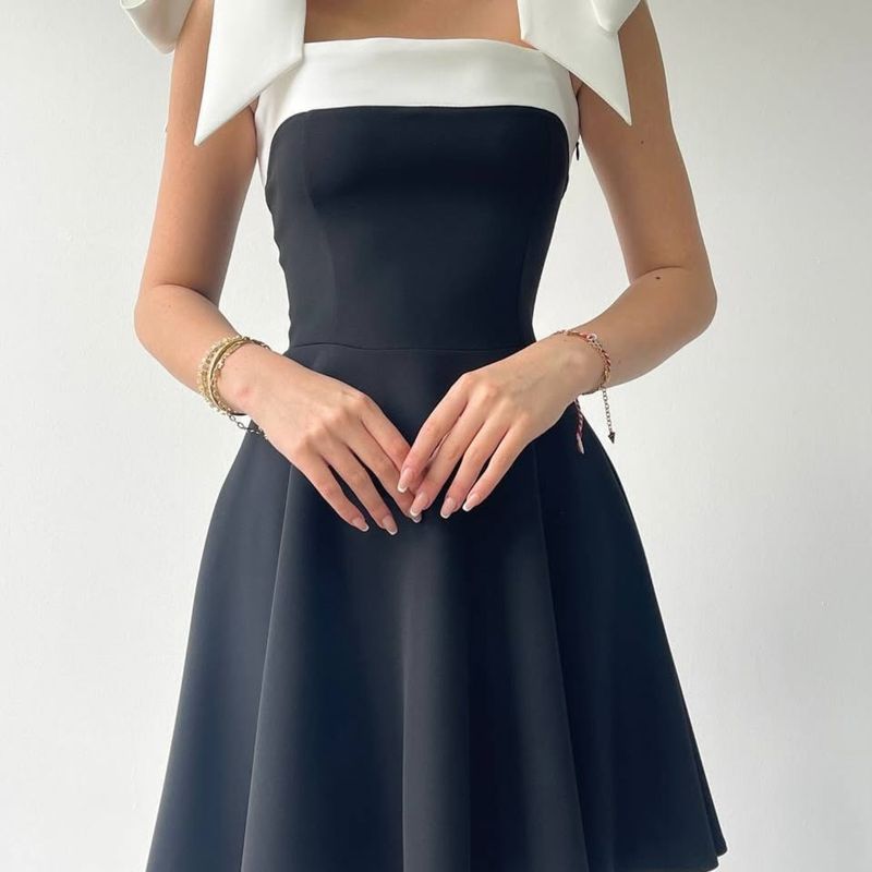 Elegante abito midi monospalla plissettato - Gonna estiva a trapezio con vita sottile per donna_voghion.com