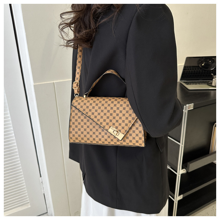 Retro Simple Small Square Bag 2023 Summer Fashion Printing Shoulder Bag Casual Commuting Messenger Bag Western Style Handbag_voghion.com