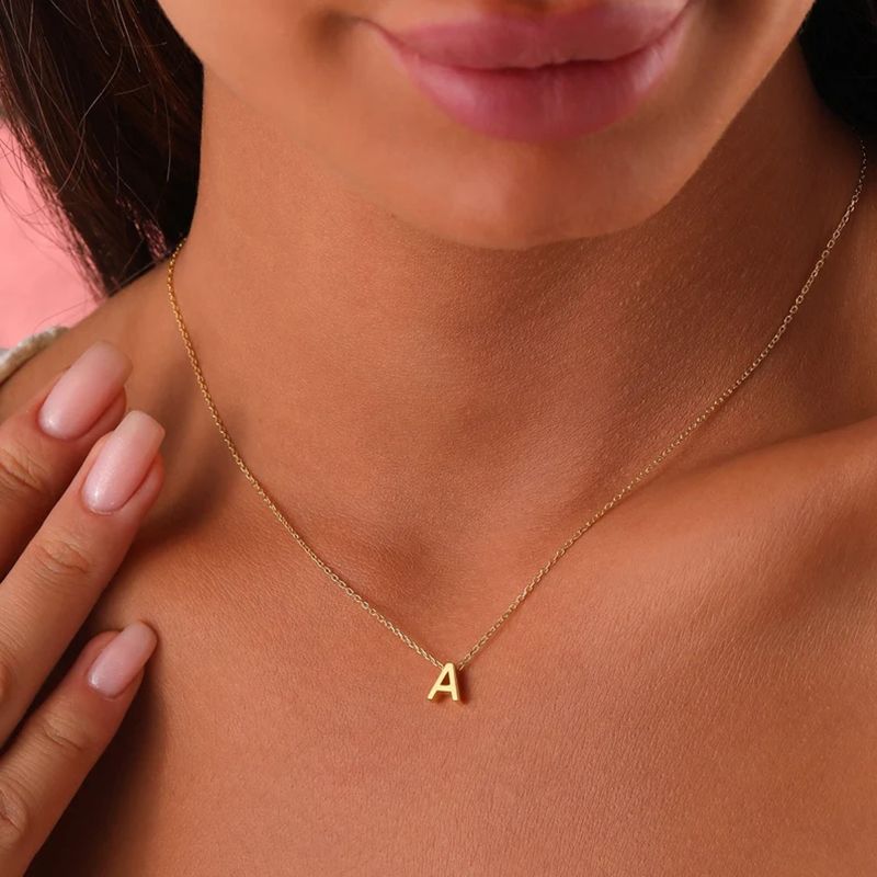 Klaar voorraad roestvrij staal Initial Goudkleurige Gesneden Letters Enkele Naam Choker Ketting Voor Vrouwen Hanger Sieraden Cadeau dropshipping_voghion.com