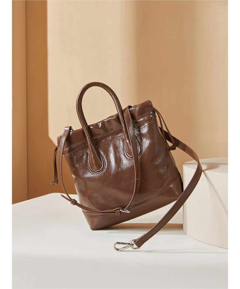 Borsa a secchiello vintage in vera pelle con coulisse - Borsa a tracolla morbida e stropicciata per donna, taglia media, nero/marrone/crema_voghion.com