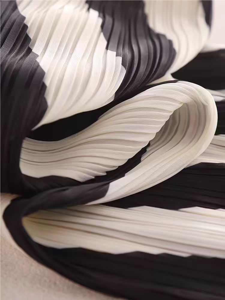 ChicShe European Goods Buyer Store Cut Label Liquidazione Trendy Stile Coreano Bianco e Nero Vertical Striped Color Block_voghion.com