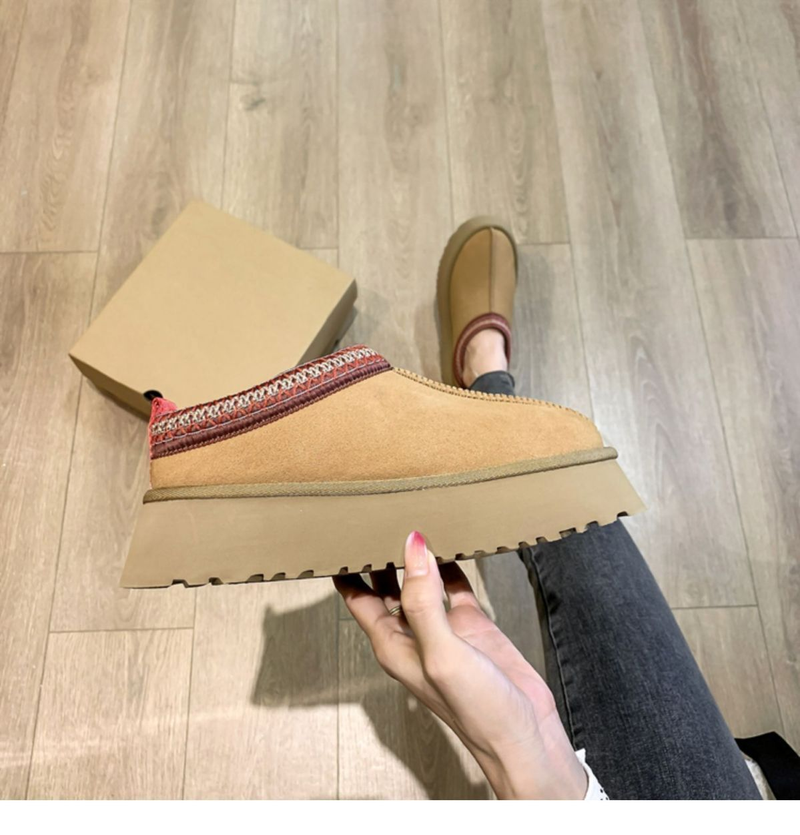 2023 otoño e invierno nuevo estilo botas de nieve ropa de abrigo para mujer zapatos de lana de suela gruesa con piel integrada Baotou medias zapatillas más forro polar_voghion.com