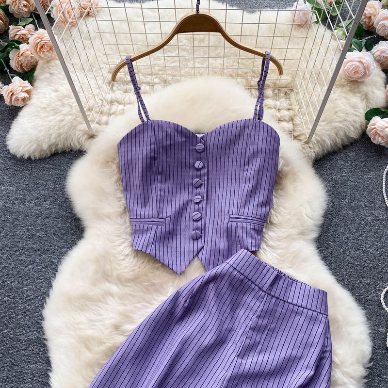 Abiti da donna alla moda ed eleganti, leggeri e maturi, canotta a righe, gilet, pantaloni, completo due pezzi_voghion.com