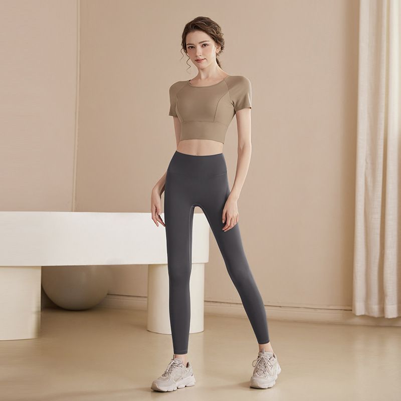 LazyZoom Haut de Yoga pour Femmes Vêtements de Fitness d'Été Ensemble de Sport Pilates Respirant Neuf Manches Courtes avec Coussin de Poitrine_voghion.com