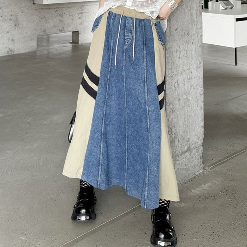 Gonna lunga larga con coulisse elastica in vita e gonna in denim con colori a contrasto e cuciture retrò di nuovo stile_voghion.com