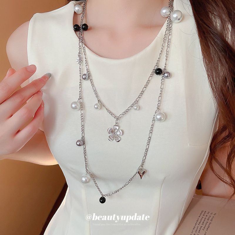 Pearl Flower Layered Heart Pendant Minimalist Style Unique Sweater Chain Niche Design Sense Necklace For Women_voghion.com