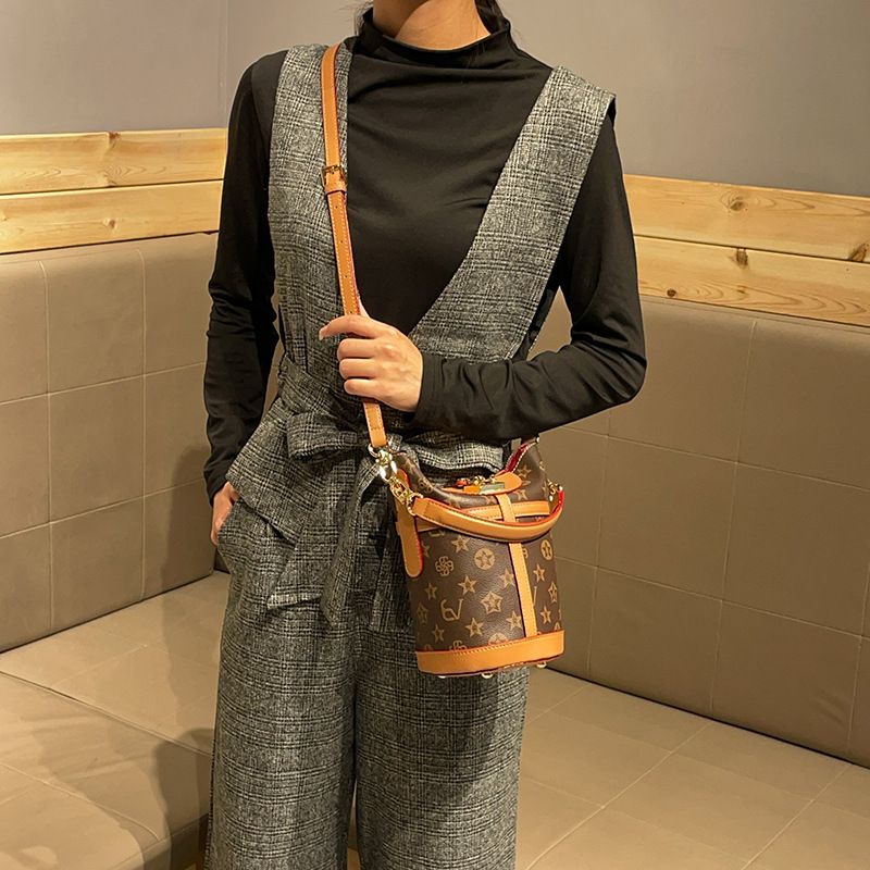 Borsa a tracolla da donna di marca di lusso leggera, borsa a secchiello piccola e grande capacità, nuova moda 2024_voghion.com