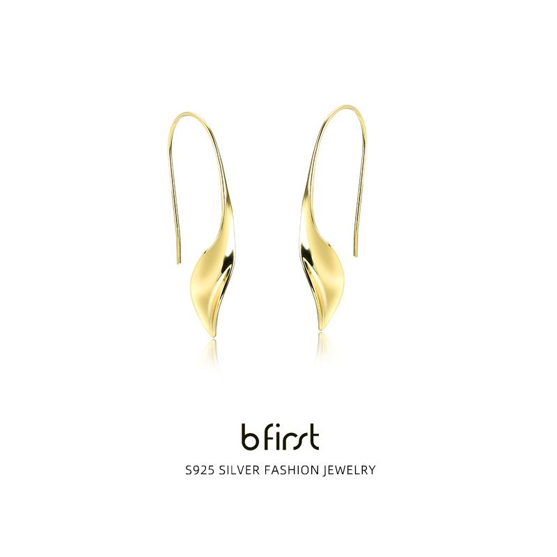 Modische, große Ohrhaken aus 925er Sterlingsilber für Damen – ein echter Hingucker für den Sommer. Schlichte, runde Ohrhaken aus Silber mit individuellem Touch._voghion.com