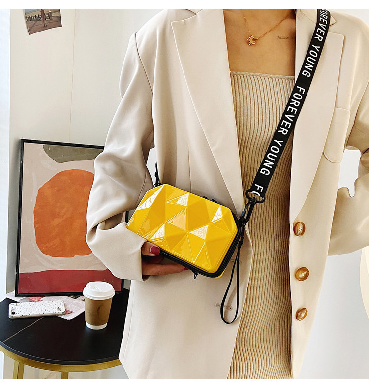 Mochila pequeña de un solo hombro con cremallera para mujer, bolso bandolera diagonal color caramelo, novedad de 2023_voghion.com