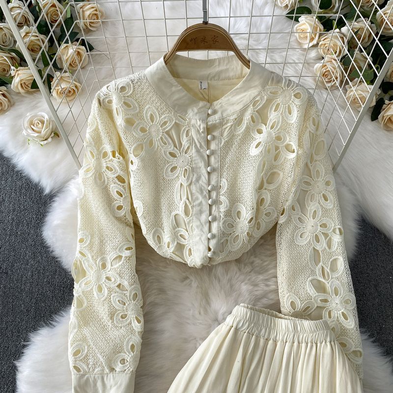 Elegante camicetta in pizzo con collo alto e gonna patchwork attillata – Completo sofisticato in due pezzi per donna_voghion.com