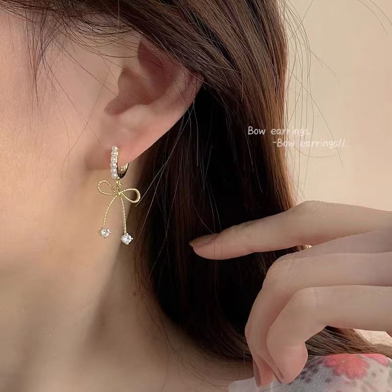 Orecchini a fiocco di perle di temperamento per le donne 2023 nuovo stile design di nicchia semplici orecchini a clip per le orecchie_voghion.com