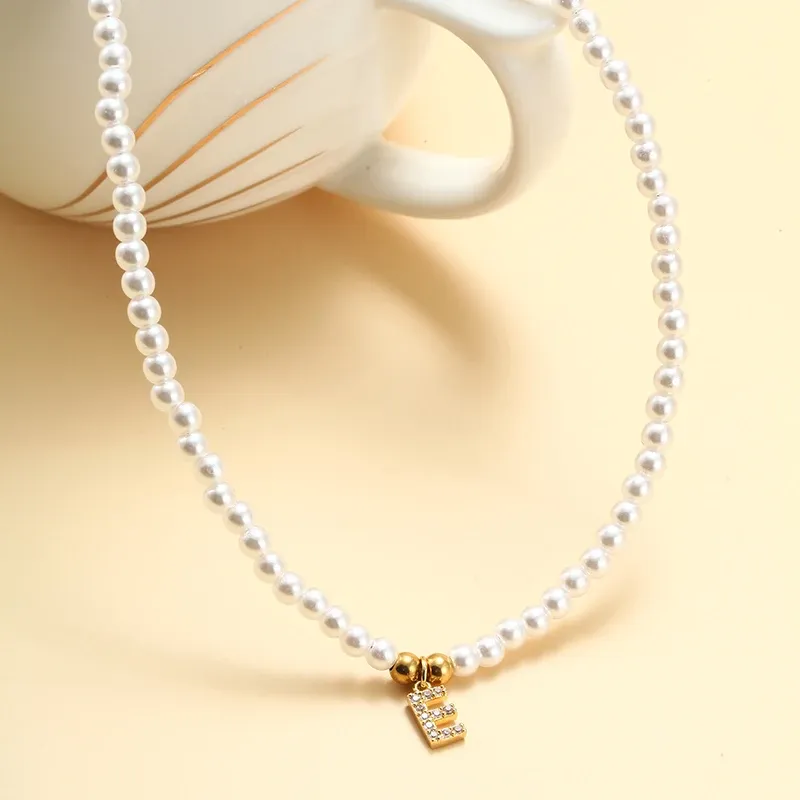 Novedades 2025. Perlas simuladas con cuentas Nes para mujer, gargantilla de moda para mujer, microincrustaciones de circonitas, colgante con letras iniciales y nombre._voghion.com