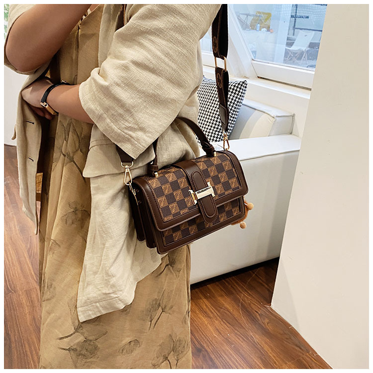 Textured fashion women's bag 2024 new trendy spring retro portable small square bag casual personality single shoulder crossbody bag_voghion.com