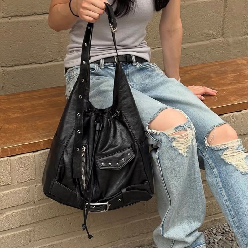 Borsa a tracolla borchiata da donna_voghion.com