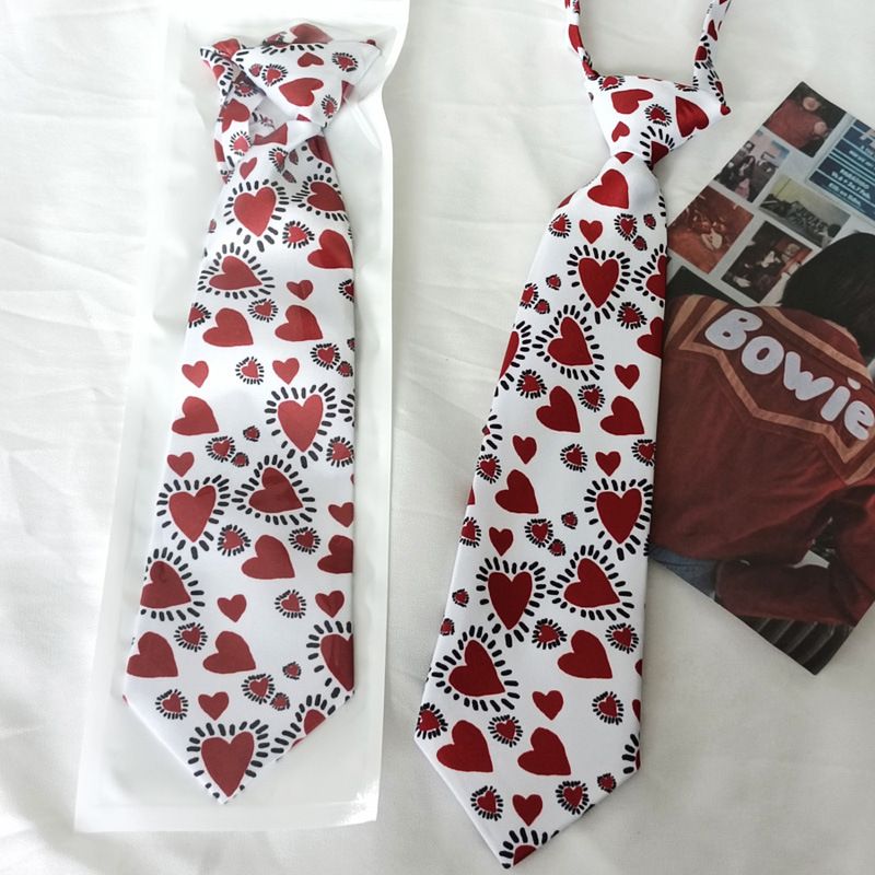 Cravatta con foto per la stagione della laurea degli studenti, per donne, con cuore rosso, stampa personalizzata, opaca, non necessita di annodamento, corta, carina e alla moda_voghion.com