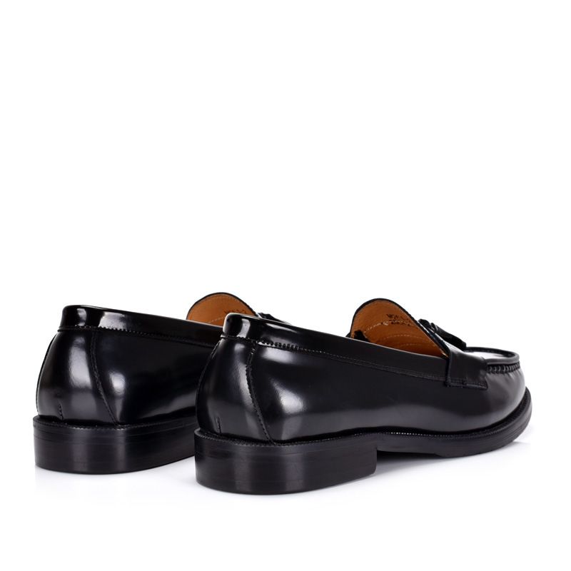 Trendy Slip-On Flachmund-Lackleder im britischen Stil Business Casual Formal Herren-Loafer mit Quaste_voghion.com