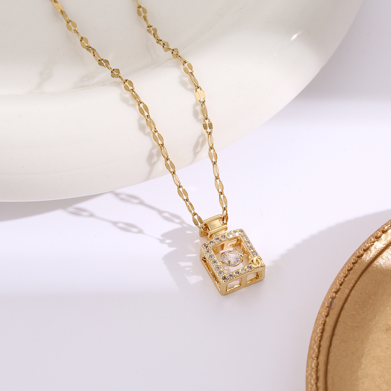 Collier pendentif bouteille de parfum intelligent pour femmes, Style ins, léger, luxe, filet rouge, personnalité polyvalente, chaîne de cou à la mode_voghion.com