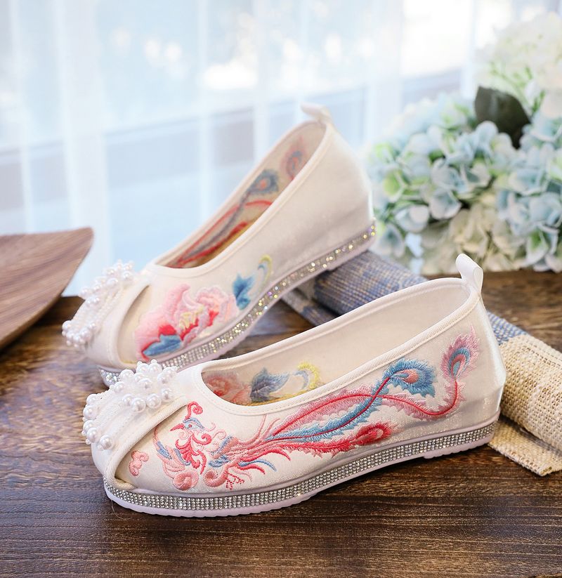 Umgedrehte Stoffschuhe im antiken Stil mit Perlenstickerei, Hanfu-Schuhe für Damen mit erhabenen Elementen im Inneren_voghion.com