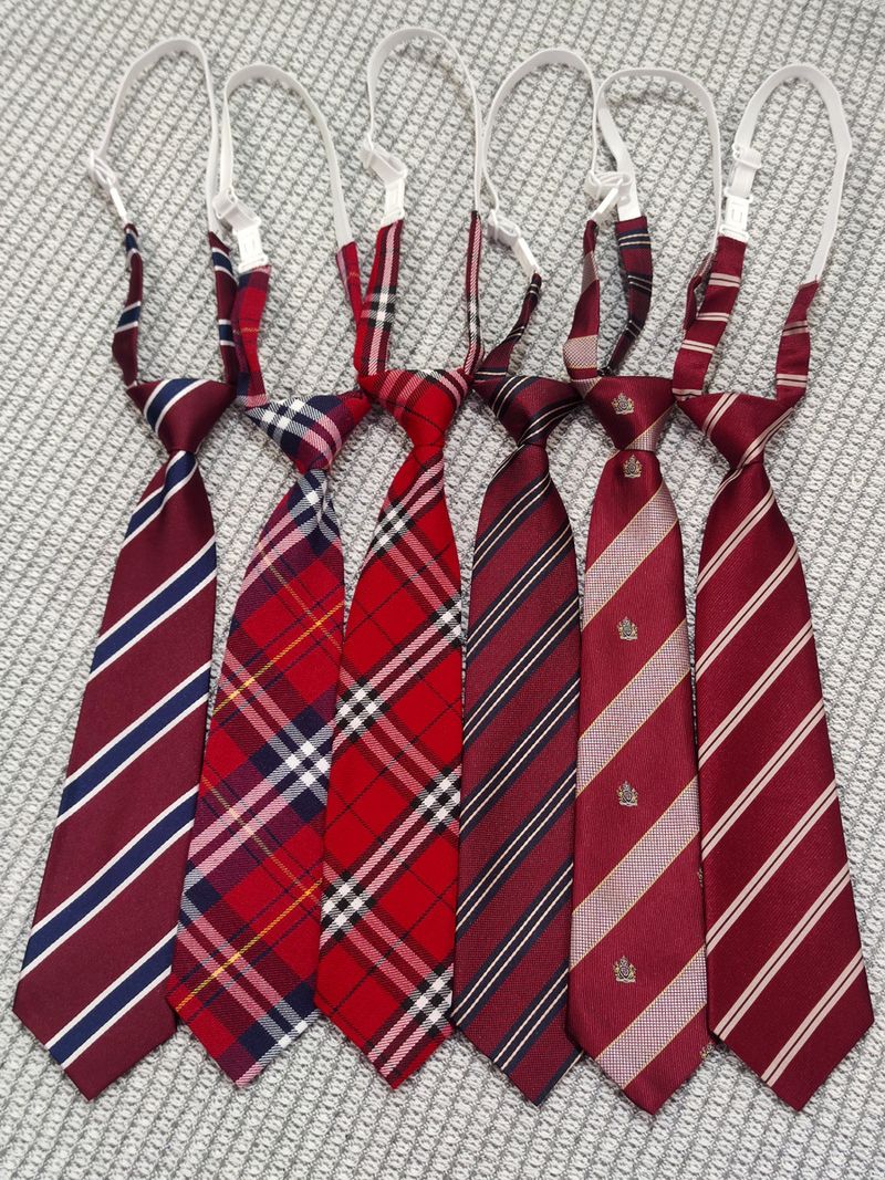 Collezione di cravatte senza nodo rosso vino, camicia a righe stile JK Academy, uniforme studentesca unisex, fotografia_voghion.com