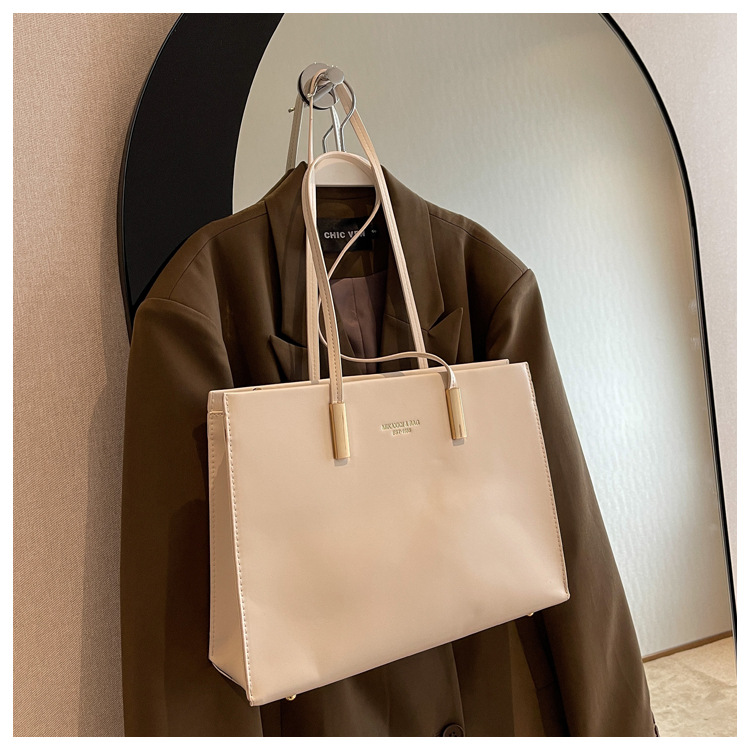 Großvolumige Tasche Damen 2023 Neue High-End-Mode-Nischendesign-Umhängetasche All-Match-Retro-Pendler-Einkaufstasche_voghion.com