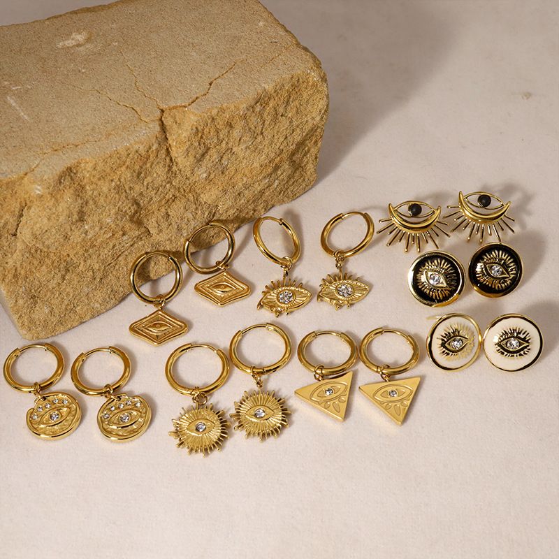 Serie Devil's Eye de acero inoxidable: una sensación elegante y fresca, y aretes versátiles para desplazamientos diarios._voghion.com