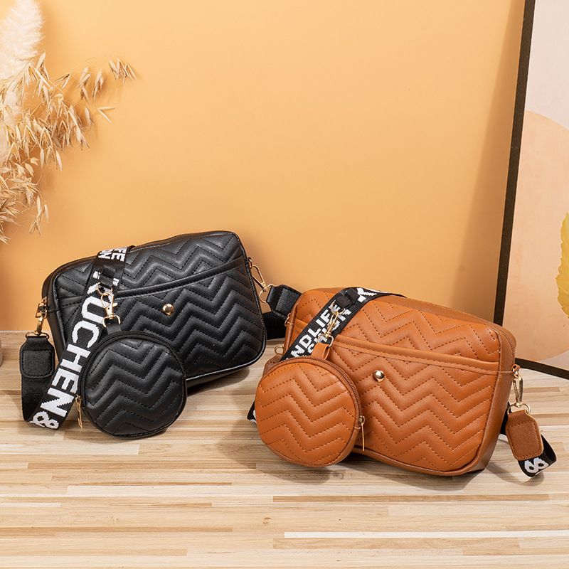 Kvinnors väska en axel flickor koreansk version crossbody kosmetisk väska v mönster mode broderi crossbody väska en axel mor och barn_voghion.com
