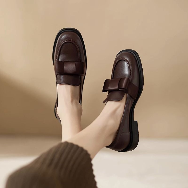 Mocassini con fiocco in stile britannico 2025 Primavera e autunno Nuovo arrivo Scarpe in pelle vintage Tacco basso Scarpe basse abbinate da donna_voghion.com